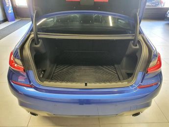 BMW 3 SERIES 3.0 330d M Sport Saloon 4dr Diesel Auto Euro 6 (s/s) (265 ps)