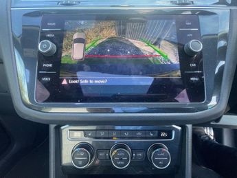 VOLKSWAGEN TIGUAN 2.0 TDI R-Line SUV 5dr Diesel DSG 4Motion Euro 6 (s/s) (150 ps)