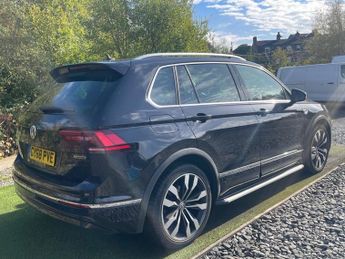 VOLKSWAGEN TIGUAN 2.0 TDI R-Line SUV 5dr Diesel DSG 4Motion Euro 6 (s/s) (150 ps)