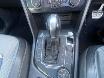 VOLKSWAGEN TIGUAN 2.0 TDI R-Line SUV 5dr Diesel DSG 4Motion Euro 6 (s/s) (150 ps)