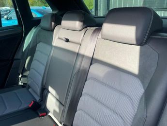 VOLKSWAGEN TIGUAN 2.0 TDI R-Line SUV 5dr Diesel DSG 4Motion Euro 6 (s/s) (150 ps)