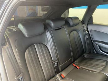 AUDI A6 AVANT 2.0 TDI ultra Black Edition Estate 5dr Diesel S Tronic Euro 6 (s