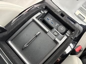 LAND ROVER RANGE ROVER 4.4 SD V8 Autobiography SUV 5dr Diesel Auto 4WD Euro 6 (s/s) (33