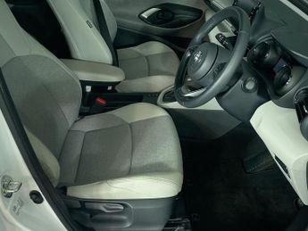 TOYOTA YARIS 1.5 VVT-h Excel Hatchback 5dr Petrol Hybrid E-CVT Euro 6 (s/s) (