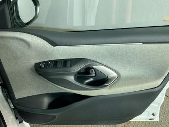 TOYOTA YARIS 1.5 VVT-h Excel Hatchback 5dr Petrol Hybrid E-CVT Euro 6 (s/s) (