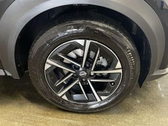 NISSAN JUKE 1.0 DIG-T N-Connecta SUV 5dr Petrol DCT Auto Euro 6 (s/s) (114 p