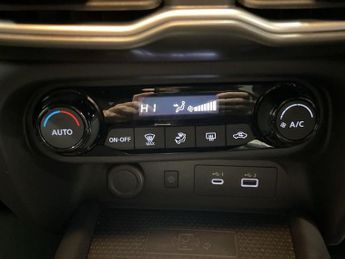 NISSAN JUKE 1.0 DIG-T N-Connecta SUV 5dr Petrol DCT Auto Euro 6 (s/s) (114 p