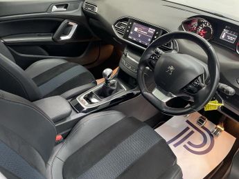 PEUGEOT 308 1.2 PureTech Tech Edition Hatchback 5dr Petrol Manual Euro 6 (s/