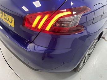 PEUGEOT 308 1.2 PureTech Tech Edition Hatchback 5dr Petrol Manual Euro 6 (s/