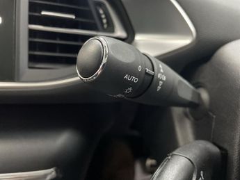 PEUGEOT 308 1.2 PureTech Tech Edition Hatchback 5dr Petrol Manual Euro 6 (s/