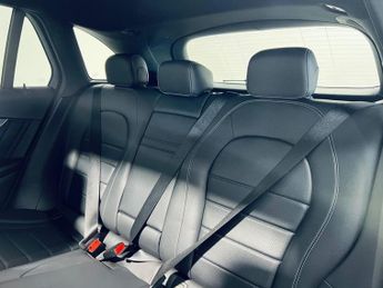 MERCEDES-BENZ GLC 2.0 GLC250 AMG Line (Premium) SUV 5dr Petrol G-Tronic+ 4MATIC Eu