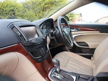 VAUXHALL INSIGNIA 1.6 CDTi Elite Nav Sports Tourer 5dr Diesel Auto Euro 6 (136 ps)