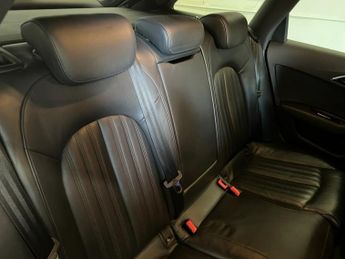 AUDI A6 AVANT 2.0 TDI ultra Black Edition Estate 5dr Diesel S Tronic Euro 6 (s