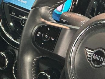 MINI Electric Hatch Cooper SE 32.6kWh Level 3 Hatchback 3dr Electric Auto (184 ps)