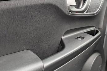 HYUNDAI KONA 64kWh Premium SUV 5dr Electric Auto (7kW Charger) (204 ps)