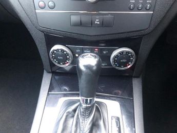MERCEDES-BENZ C-CLASS 2.5 C230 V6 SE Saloon 4dr Petrol G-Tronic Euro 5 (204 ps)