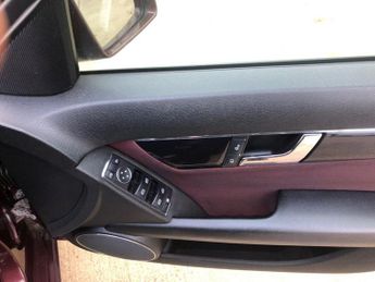 MERCEDES-BENZ C-CLASS 2.5 C230 V6 SE Saloon 4dr Petrol G-Tronic Euro 5 (204 ps)