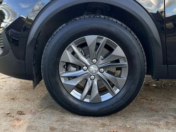 PEUGEOT E-2008 50kWh Active Premium SUV 5dr Electric Auto (136 ps)