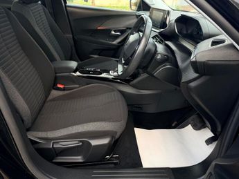 PEUGEOT E-2008 50kWh Active Premium SUV 5dr Electric Auto (136 ps)