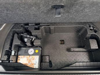 PEUGEOT E-2008 50kWh Active Premium SUV 5dr Electric Auto (136 ps)