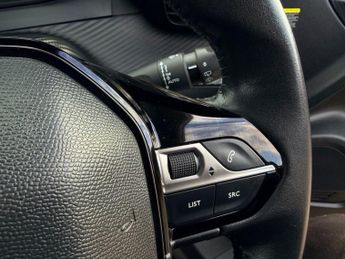 PEUGEOT E-2008 50kWh Active Premium SUV 5dr Electric Auto (136 ps)