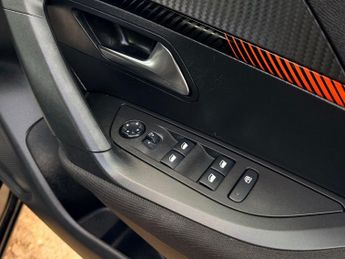 PEUGEOT E-2008 50kWh Active Premium SUV 5dr Electric Auto (136 ps)