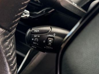 PEUGEOT E-2008 50kWh Active Premium SUV 5dr Electric Auto (136 ps)