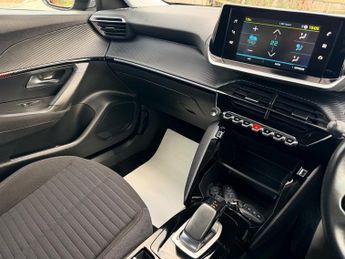 PEUGEOT E-2008 50kWh Active Premium SUV 5dr Electric Auto (136 ps)