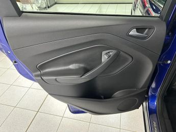 FORD KUGA 2.0 TDCi Zetec SUV 5dr Diesel Manual 2WD Euro 5 (140 ps)