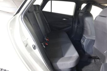 TOYOTA COROLLA 2.0 VVT-h Design Touring Sports CVT Euro 6 (s/s) 5dr