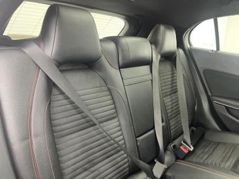 MERCEDES-BENZ GLA 2.1 GLA220d AMG Line (Premium Plus) SUV 5dr Diesel 7G-DCT 4MATIC