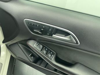 MERCEDES-BENZ GLA 2.1 GLA220d AMG Line (Premium Plus) SUV 5dr Diesel 7G-DCT 4MATIC