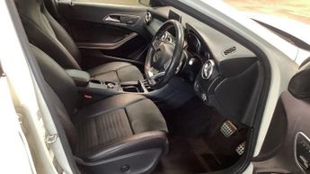 MERCEDES-BENZ GLA 2.1 GLA220d AMG Line (Premium Plus) SUV 5dr Diesel 7G-DCT 4MATIC