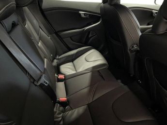 VOLVO V40 1.5 T2 R-Design Edition Hatchback 5dr Petrol Auto Euro 6 (s/s) (