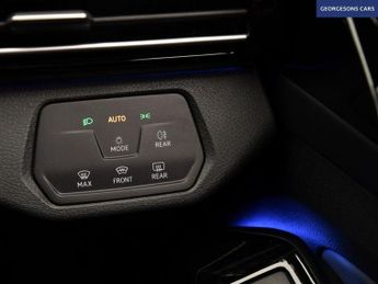 VOLKSWAGEN ID.4 Pro Performance 77kWh Life SUV 5dr Electric Auto (204 ps)