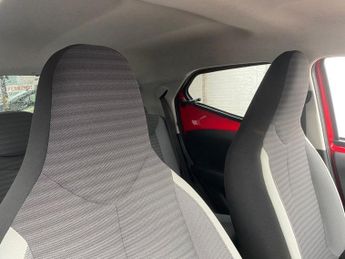 TOYOTA AYGO 1.0 VVT-i x-trend Hatchback 5dr Petrol Manual Euro 6 (71 ps)