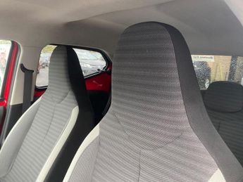 TOYOTA AYGO 1.0 VVT-i x-trend Hatchback 5dr Petrol Manual Euro 6 (71 ps)