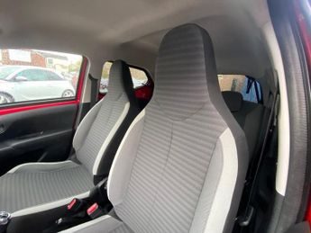 TOYOTA AYGO 1.0 VVT-i x-trend Hatchback 5dr Petrol Manual Euro 6 (71 ps)