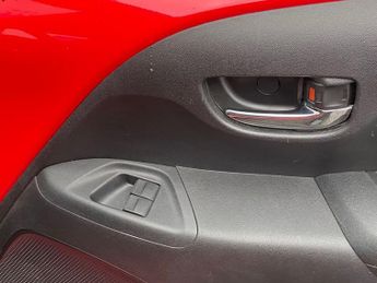 TOYOTA AYGO 1.0 VVT-i x-trend Hatchback 5dr Petrol Manual Euro 6 (71 ps)