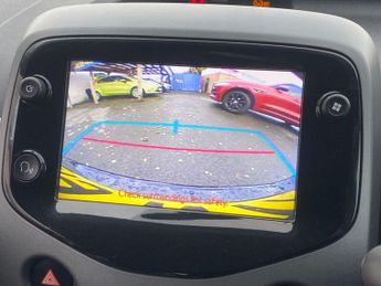 TOYOTA AYGO 1.0 VVT-i x-trend Hatchback 5dr Petrol Manual Euro 6 (71 ps)