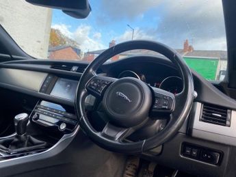 JAGUAR XF 2.0d Prestige Saloon 4dr Diesel Manual Euro 6 (s/s) (163 ps)