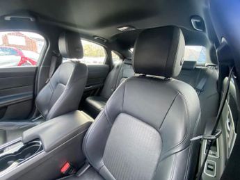 JAGUAR XF 2.0d Prestige Saloon 4dr Diesel Manual Euro 6 (s/s) (163 ps)