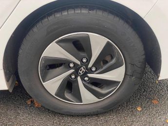 HYUNDAI IONIQ 1.6 h-GDi GPF Premium SE Hatchback 5dr Petrol Hybrid DCT Euro 6