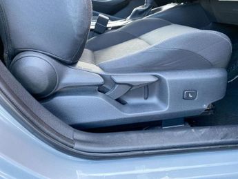 TOYOTA COROLLA 1.8 VVT-h GPF Icon Hatchback 5dr Petrol Hybrid CVT Euro 6 (s/s) 