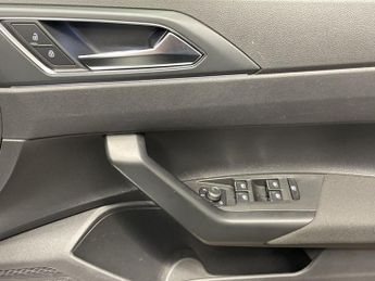 VOLKSWAGEN POLO 1.0 TSI R-Line Hatchback 5dr Petrol DSG Euro 6 (s/s) (95 ps)