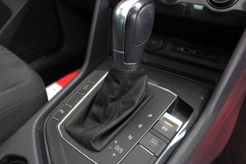 VOLKSWAGEN TIGUAN 2.0 TDI SEL SUV 5dr Diesel DSG Euro 6 (s/s) (150 ps)