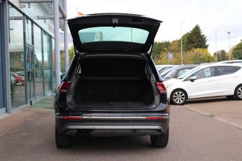 VOLKSWAGEN TIGUAN 2.0 TDI SEL SUV 5dr Diesel DSG Euro 6 (s/s) (150 ps)