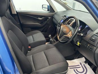 HYUNDAI IX20 1.4 Blue Drive Premium Hatchback 5dr Petrol Manual Euro 6 (s/s) 