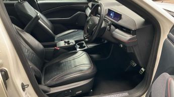FORD MUSTANG MACH-E Standard Range 70kWh SUV 5dr Electric Automatic AWD (269 ps)