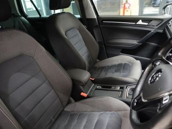 VOLKSWAGEN GOLF 2.0 TDI BlueMotion Tech GT Hatchback 5dr Diesel DSG Euro 5 (s/s)